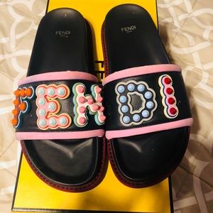 FENDI LOGO SLIDES
